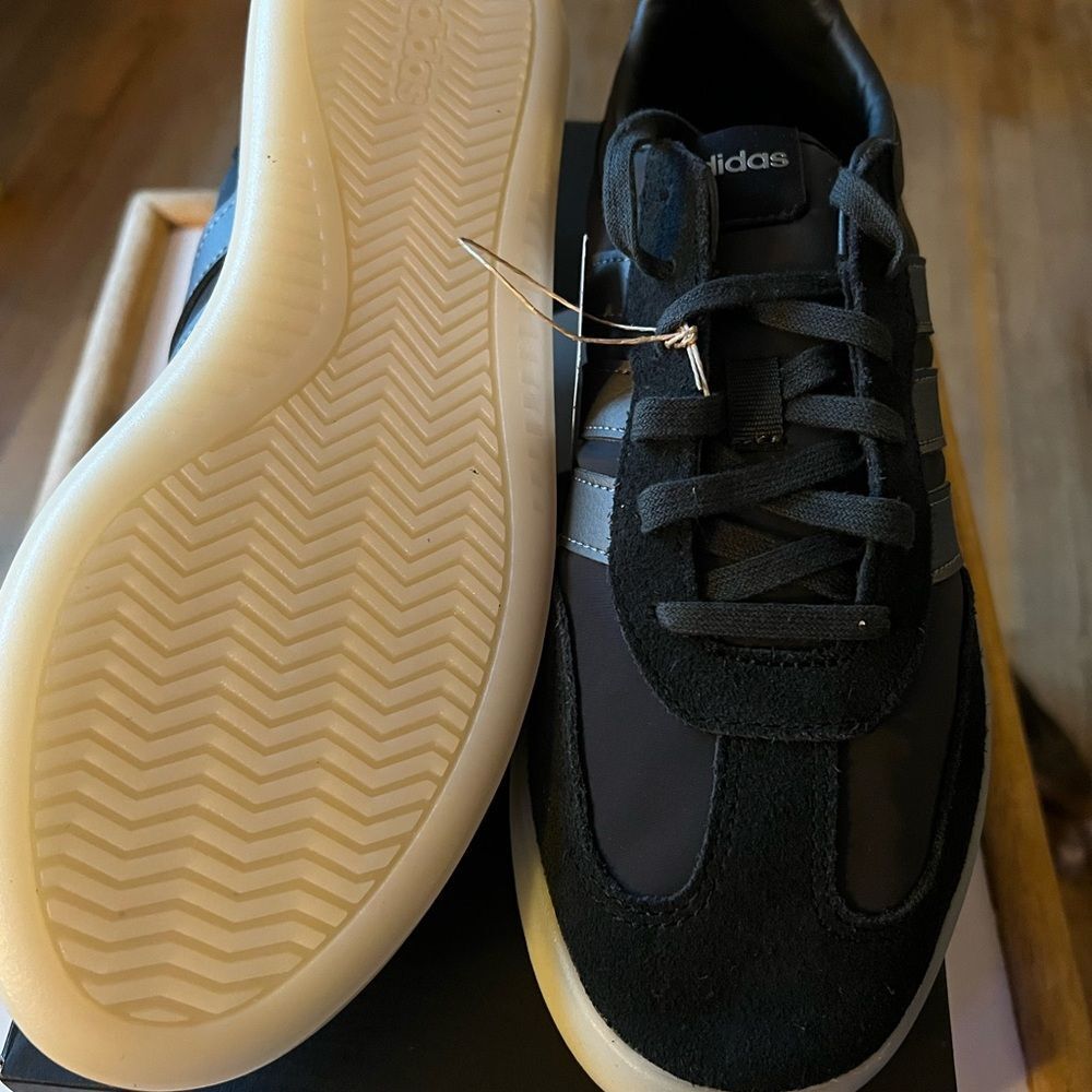 Adidas Women’s Barreda Decode Sneakers Size 9 - Picture 4 of 10